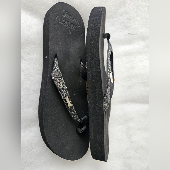 Ladies size 9 Reef cushioned flip-flops, sandals - Picture 4 of 4